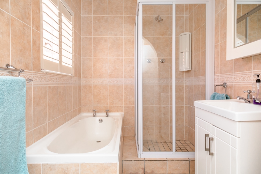 3 Bedroom Property for Sale in Bergvliet Western Cape